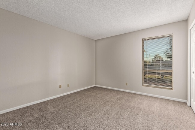 Building Photo - 4912 E Ludlow Dr