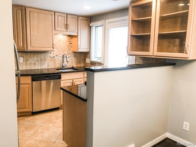 Building Photo - 721 N Eton St