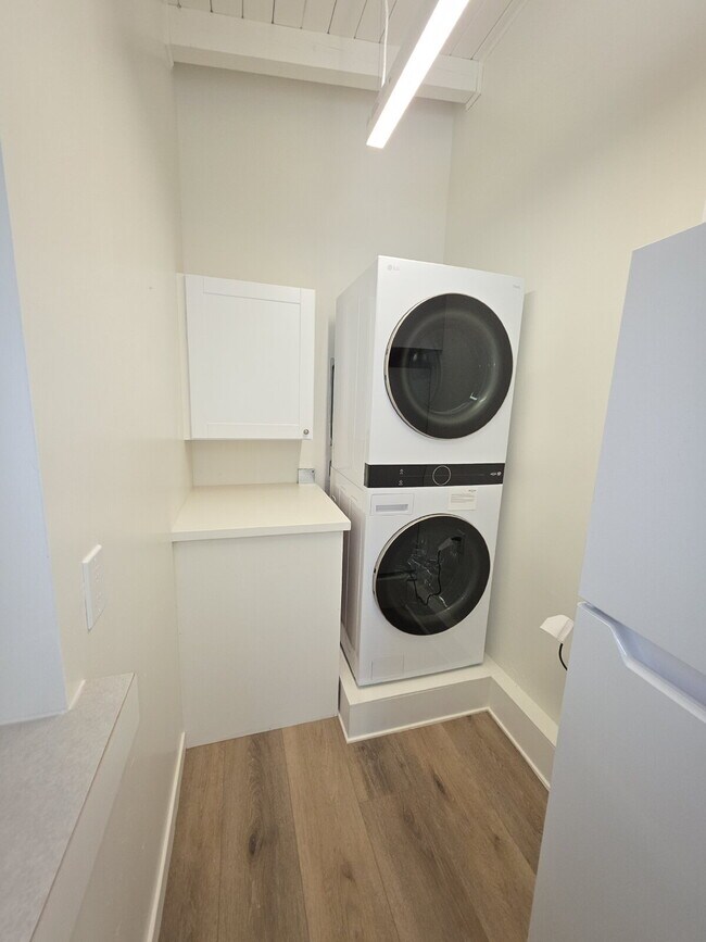 Building Photo - LEASE PENDING- 1 bed, 1 bath renovated units in Santa Margarita
