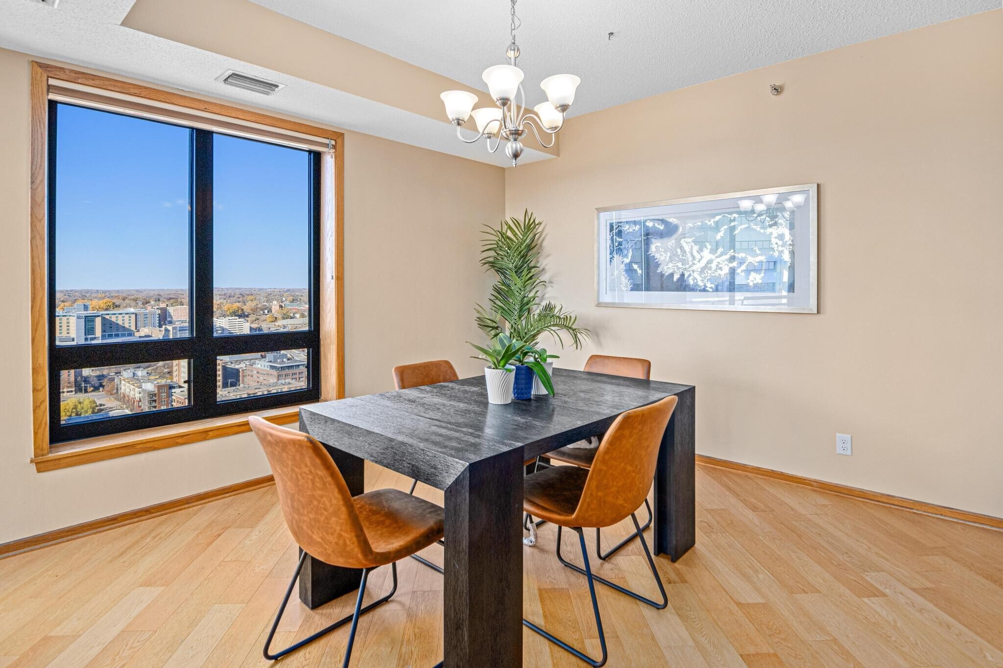 Building Photo - 168 6th St E