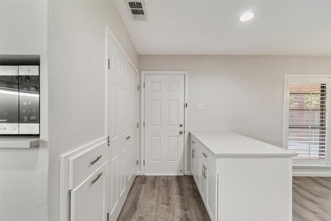 Building Photo - 5316 Yager Dr