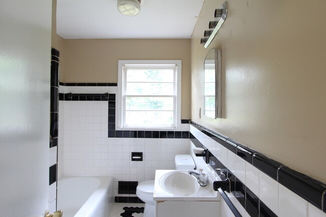 Building Photo - New On The Market!! Will not last long at ...