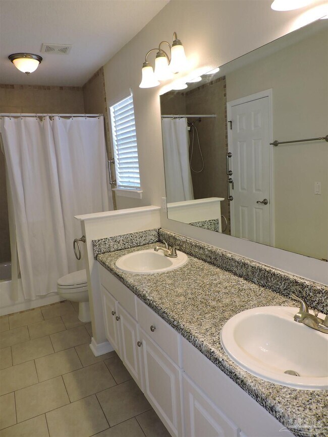 Building Photo - 1100 Sweetbriar St