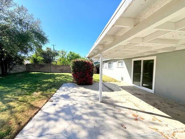 Building Photo - Beautiful Renovated Spacious 4 Bed - 2 Bath Home in West Hills