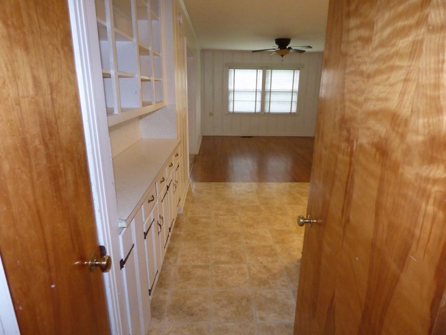 Building Photo - HUGE 2BR/2B Duplex near Downtown Murfreesboro