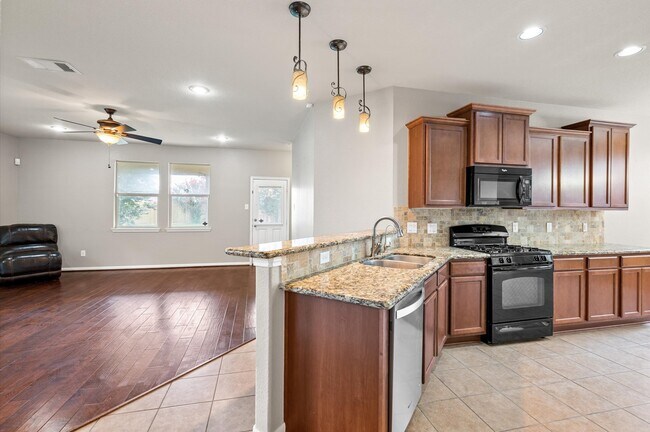 Building Photo - 18339 Red Oak Manor Ln