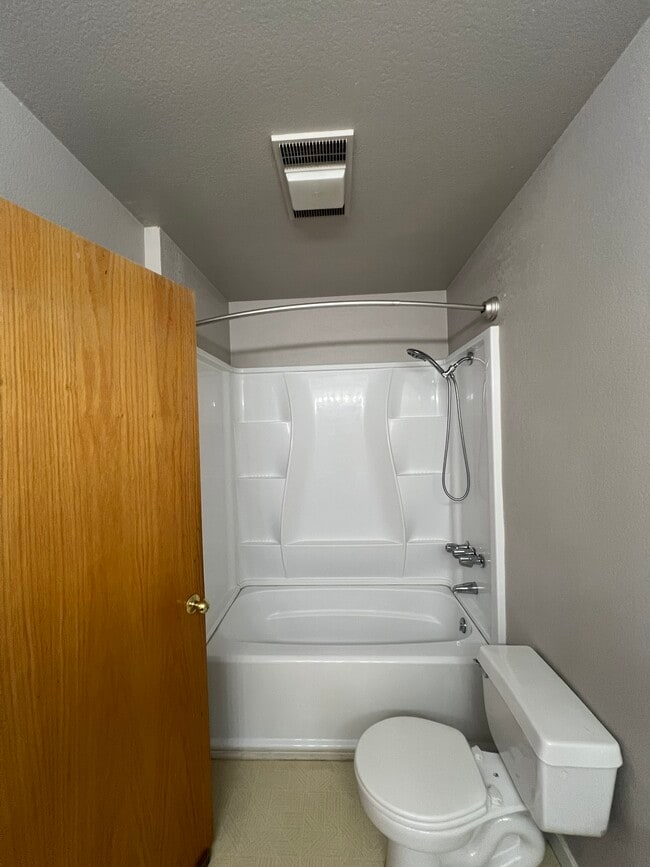 Building Photo - 3364 Treehaven Dr