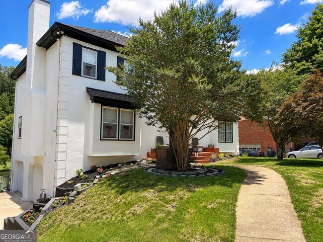 Building Photo - 8945 Carroll Manor Dr