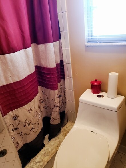 Master bathroom - 2620 Moody Ave