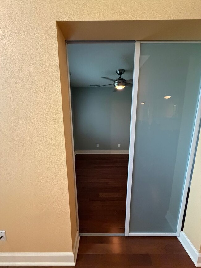 Building Photo - WONDERFUL COLUMBIA SHORES CONDO!