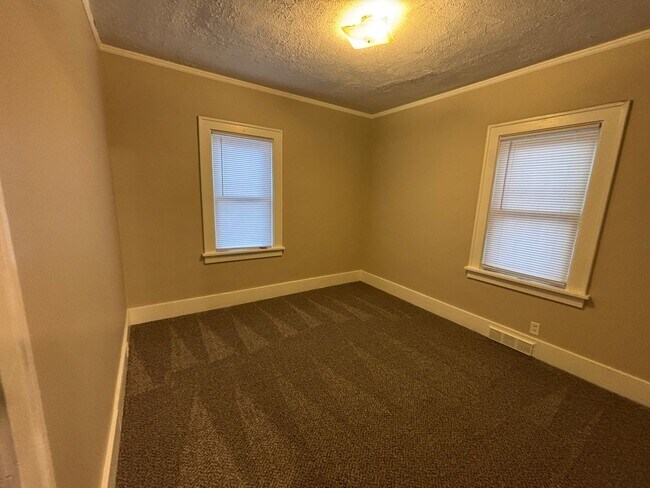 Building Photo - Charming Hilltop Home with Stunning City Views