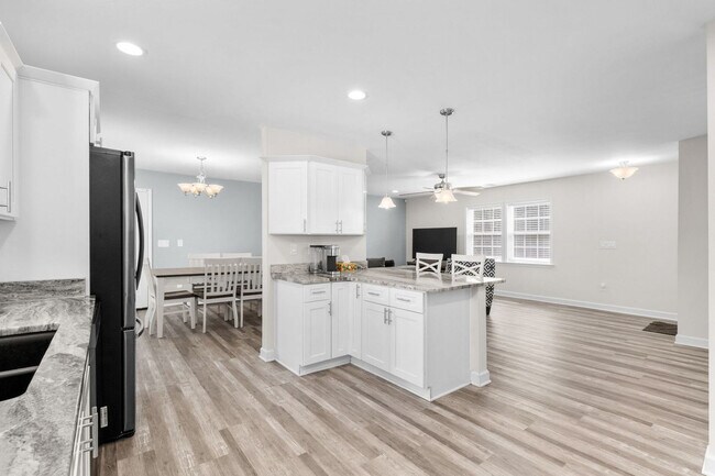 Building Photo - 433 Belle Dr
