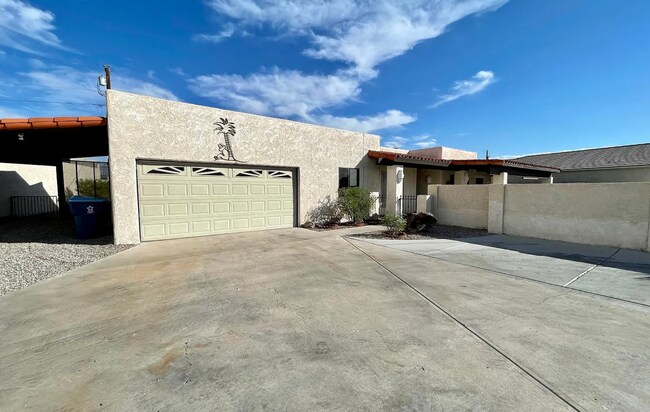 Building Photo - Furnished short term pool home - Available...
