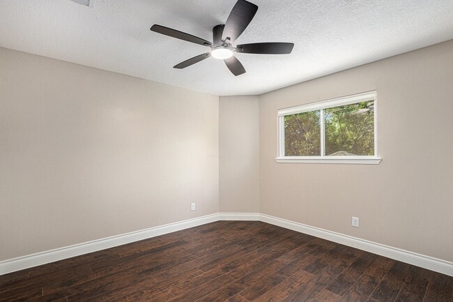 Building Photo - 2283 Woodland Springs St