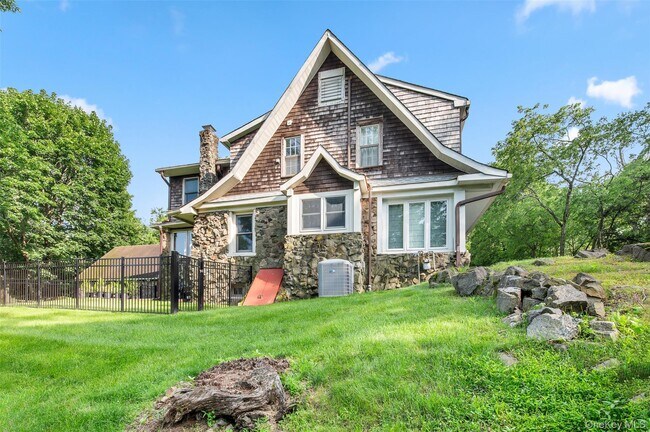 Building Photo - 424 Storms Rd