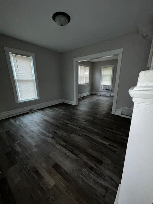 Building Photo - 1308 E 4th St