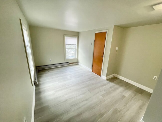 Building Photo - 20 Latham Ct