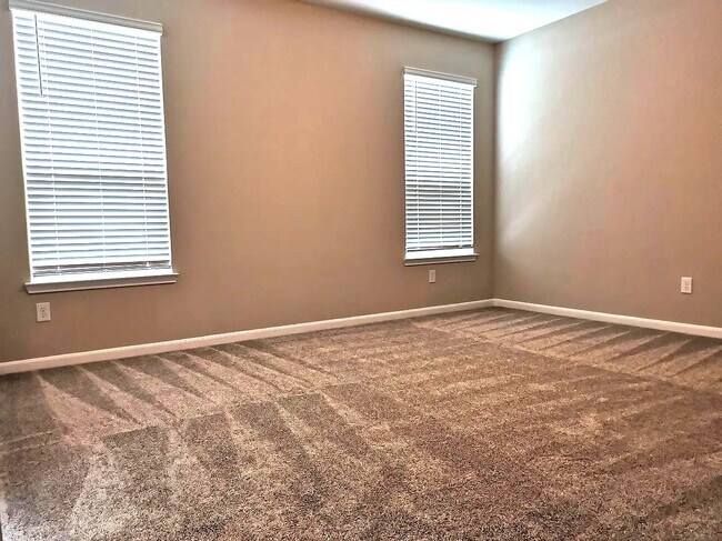 Building Photo - 22635 Strathmore Dr