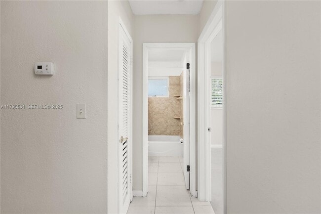 Building Photo - 1305 NE 2nd Ave