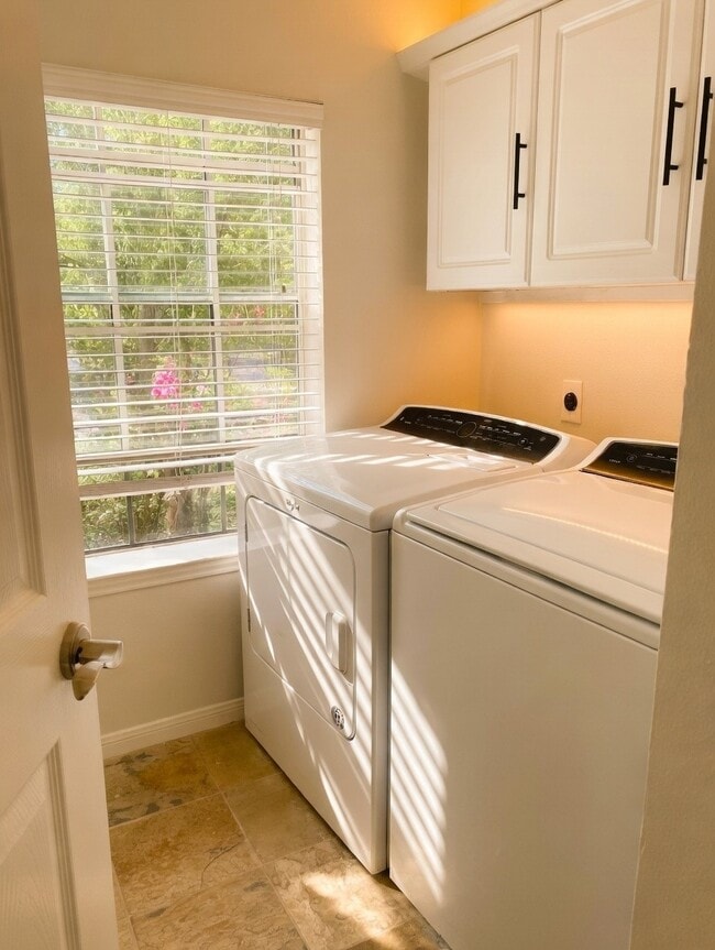 Building Photo - 15922 Cutten Rd