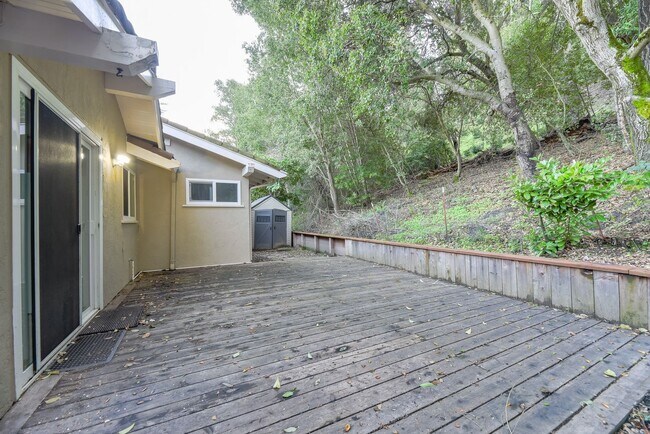 Building Photo - 2092-2094 Donald Dr