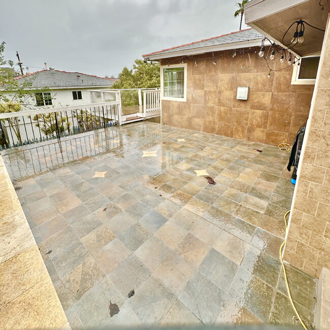 Building Photo - Ocean Beach detached Home w Yard