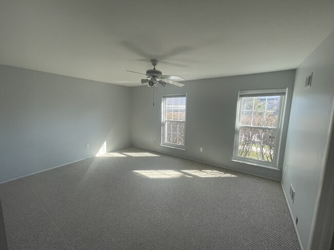 Building Photo - 30975 Pointe of Woods Dr
