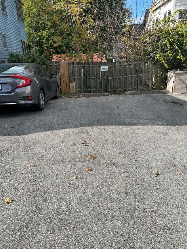 Building Photo - 1 Bedroom, 1 Bathroom with Den on Union St...