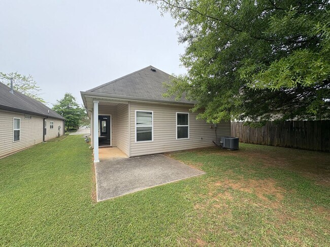 Building Photo - 5287 Promenade Dr