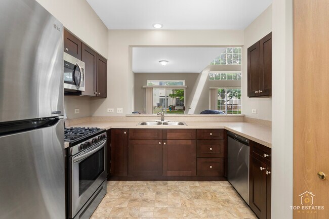 Building Photo - 951 Viewpoint Dr