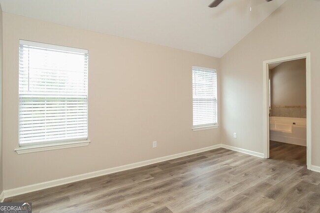 Building Photo - 307 Hidden Creek Ln