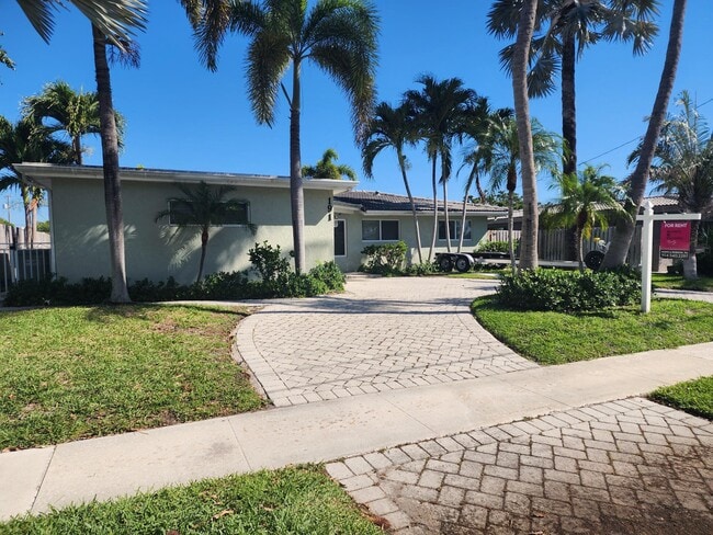 Building Photo - 191 SE 9th Ct