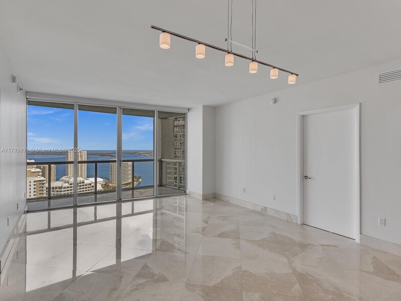 Building Photo - 475 Brickell Ave