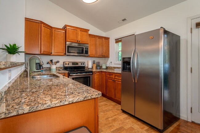 Building Photo - Mountain Lux Home - Centrally Located in Brevard! Furnished Mid- Term Rental Available from Novem...