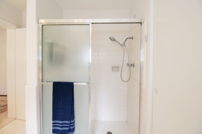 Building Photo - West of Trail Mid-Century Gem with New Designer Kitchen & Oversized Corner Lot
