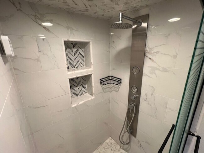 Building Photo - Condo