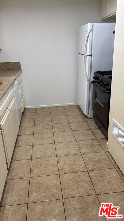 Building Photo - 15716 Normandie Ave