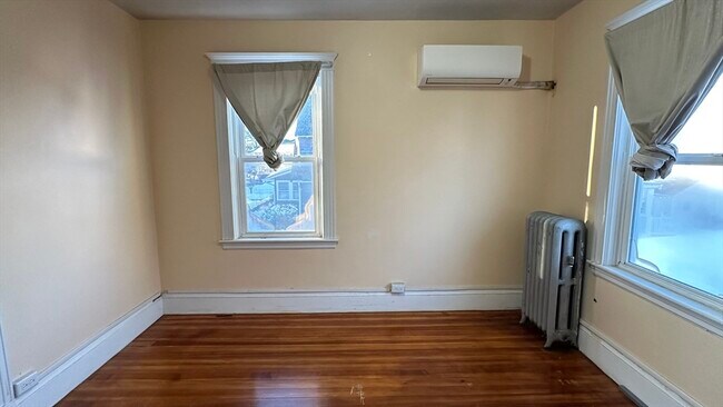 Building Photo - 10 Channing St