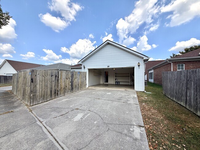 Building Photo - 2039 Igou Crossing Dr