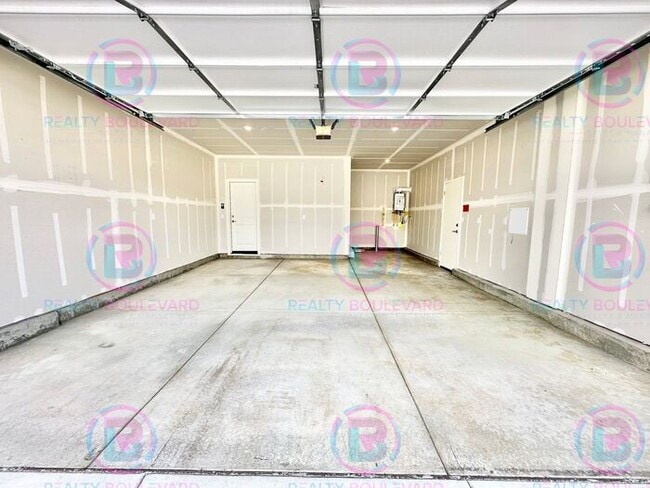Building Photo - Modern Elegance in the Heart of Carson Cit...