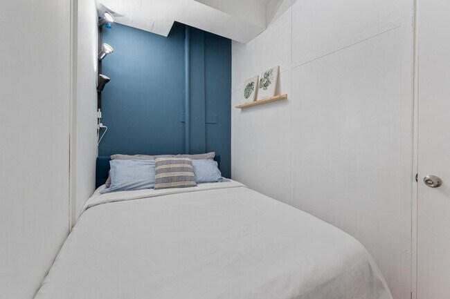 Building Photo - 446 10th Ave