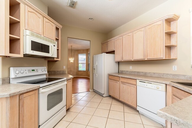 Building Photo - PRISTINE 3/2 one story home in Errol Estates!