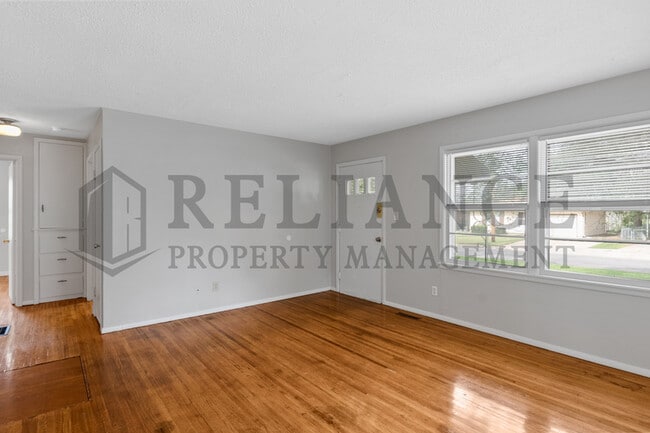 Building Photo - 608 N Sheridan St