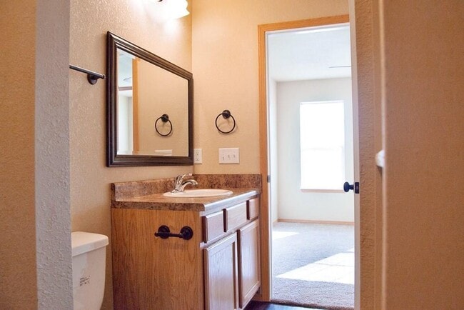 Building Photo - 213 S Rolling Woods Way