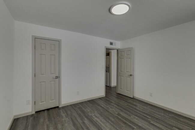 Building Photo - $0 First Month Rent! Remodeled 2 Bed Casita w/ Private Patio, W/D & Pool