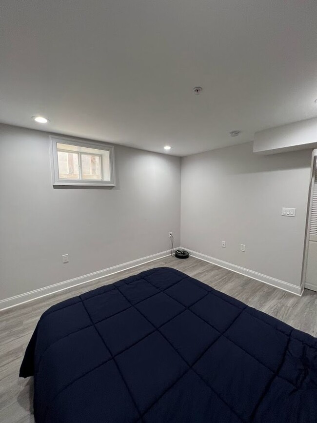 Building Photo - Newly Renovated Split Level Row Home in Tr...