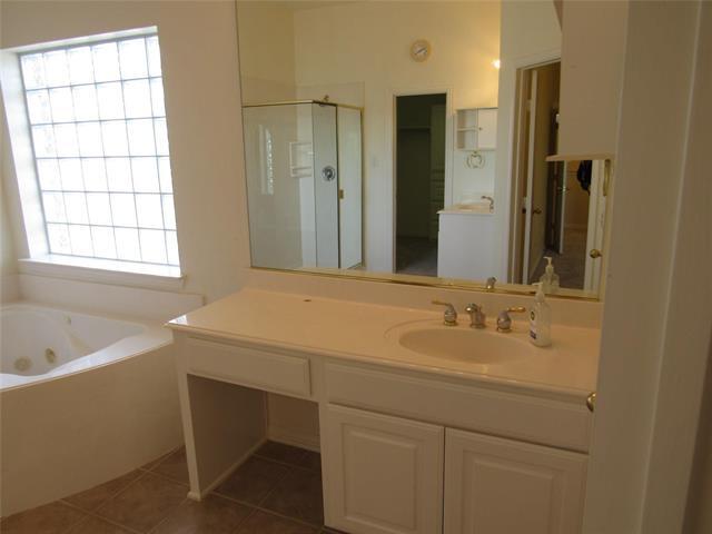 Building Photo - 1023 Candlewood Tr