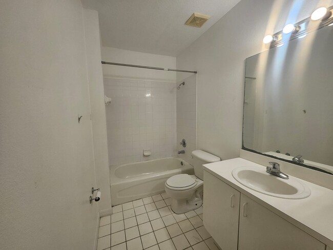 Building Photo - 13216 Villa Vista Dr