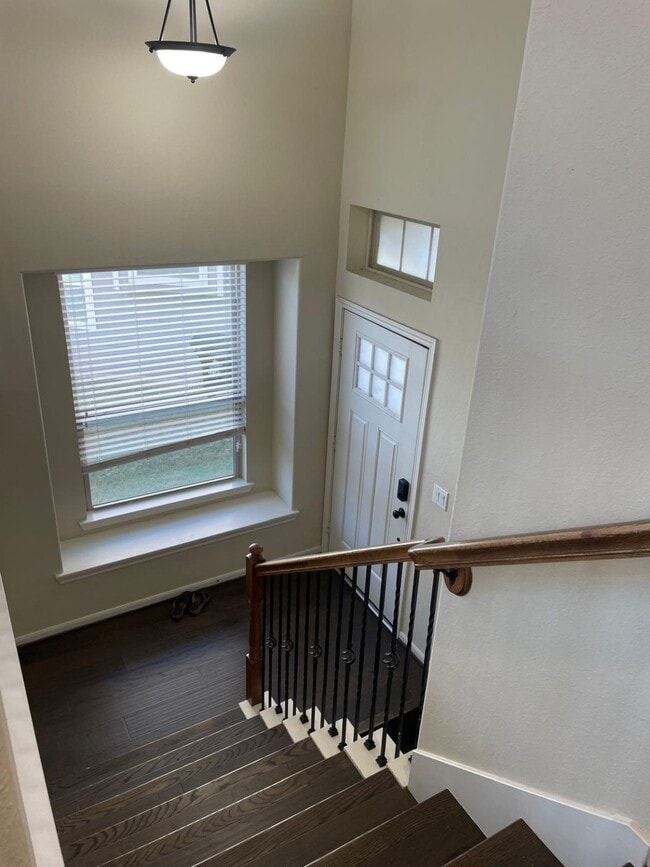 Building Photo - 23331 Del Rosso St