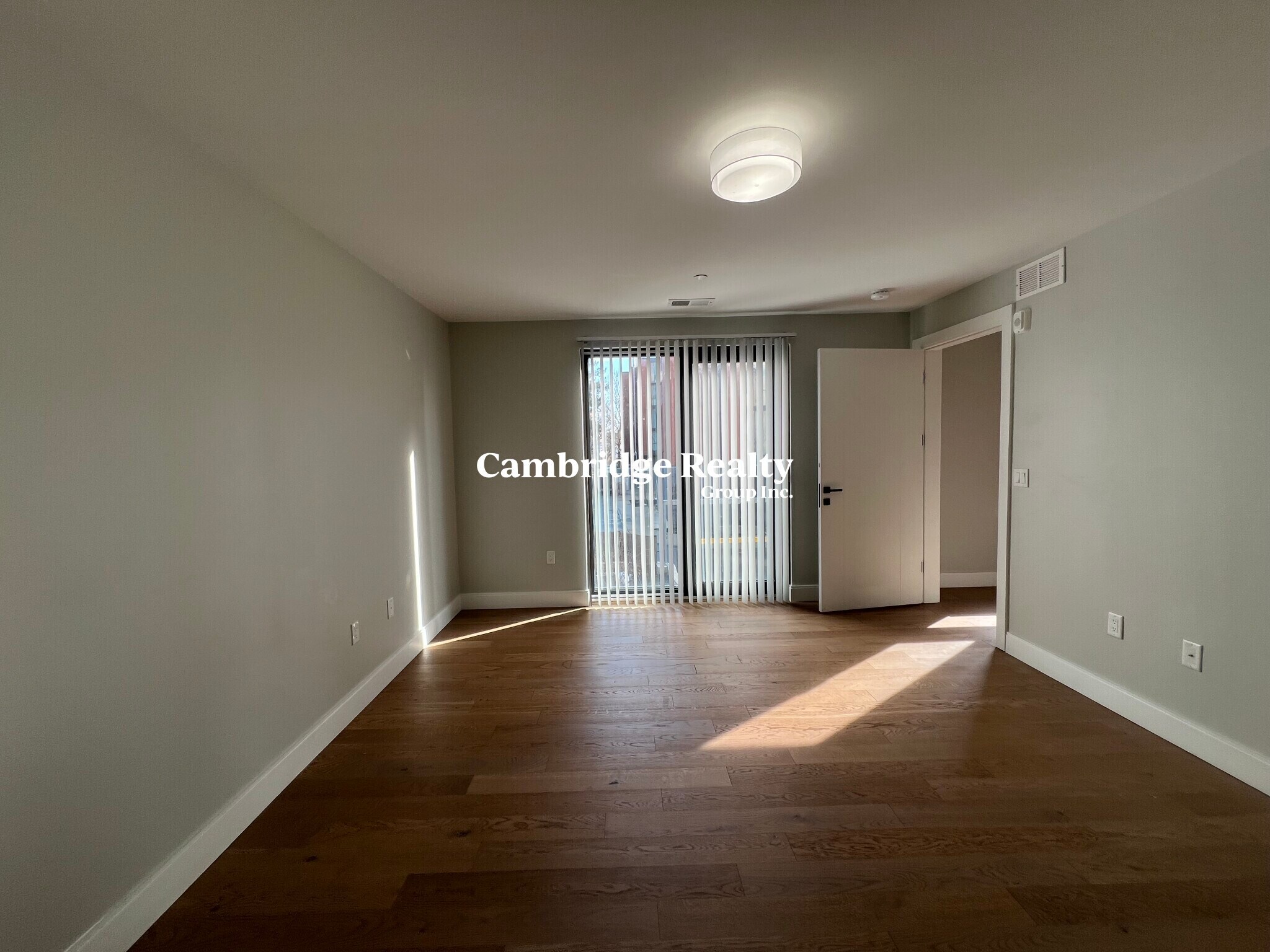 Building Photo - 8 Central St